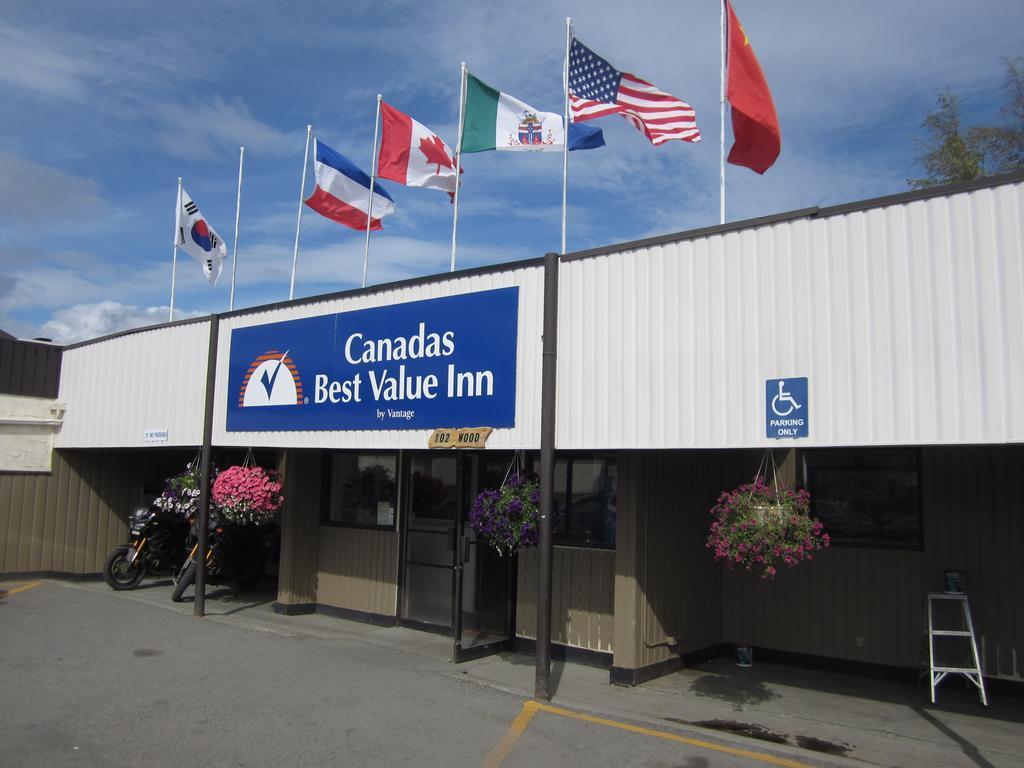 Canadas Best Value Inn- Riverview Hotel Whitehorse Exterior photo